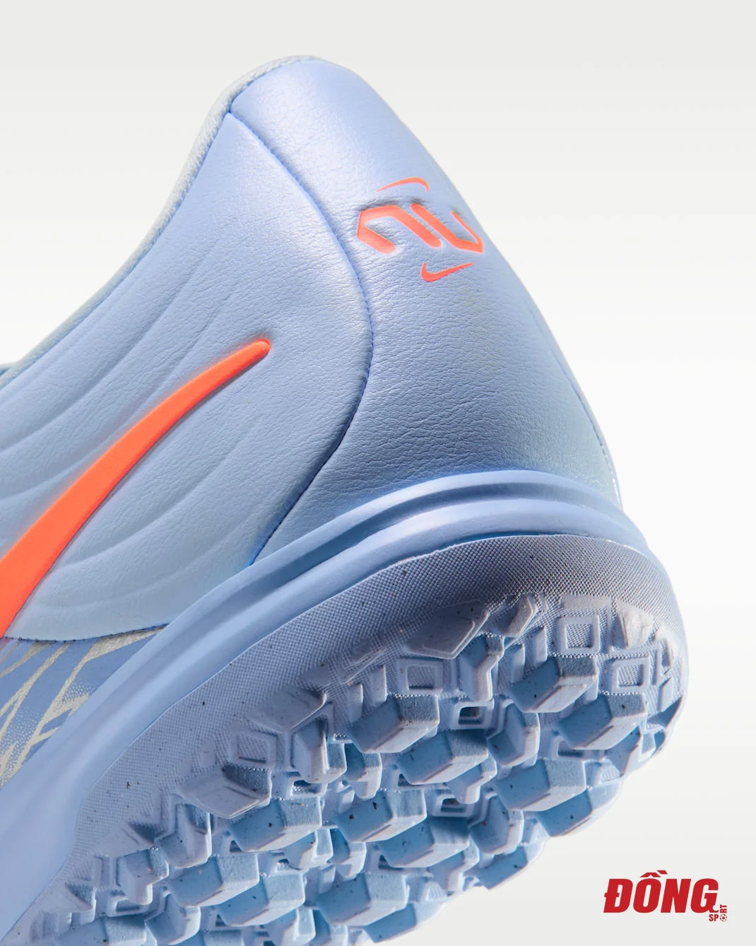 Đế TF cao su của giày Nike Tiempo Maestro Academy TF IQ8242-900 – núm TF sân cỏ nhân tạo